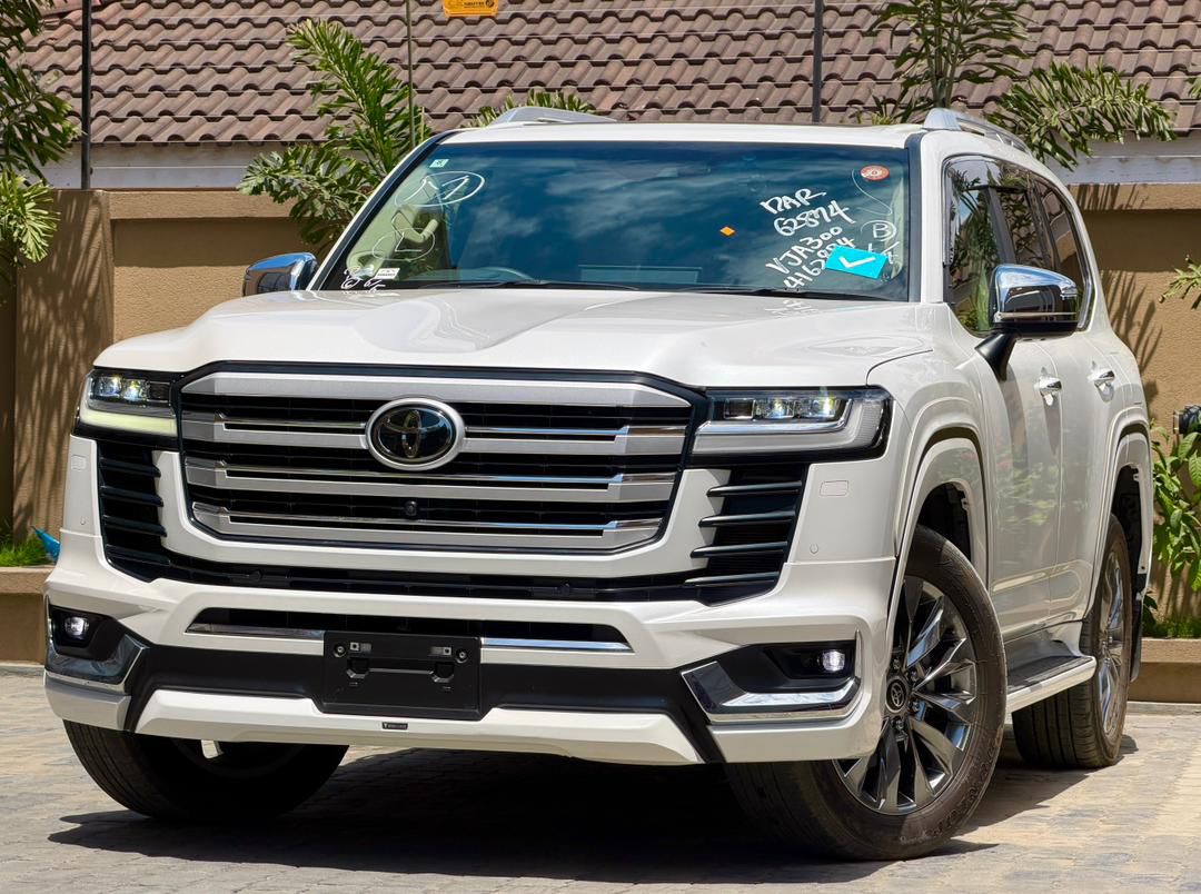 TOYOTA LANDCRUISER LC300 thumbnail 2